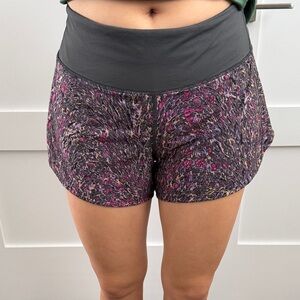 Women's Low/Mid Rise Printed Running Shorts Lululemon Black/Pink Sz 8 4” Inseam